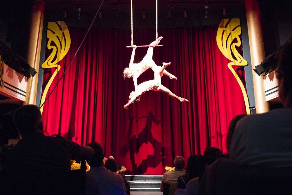 Akrobaten in Krystallpalast Varieté Leipzig