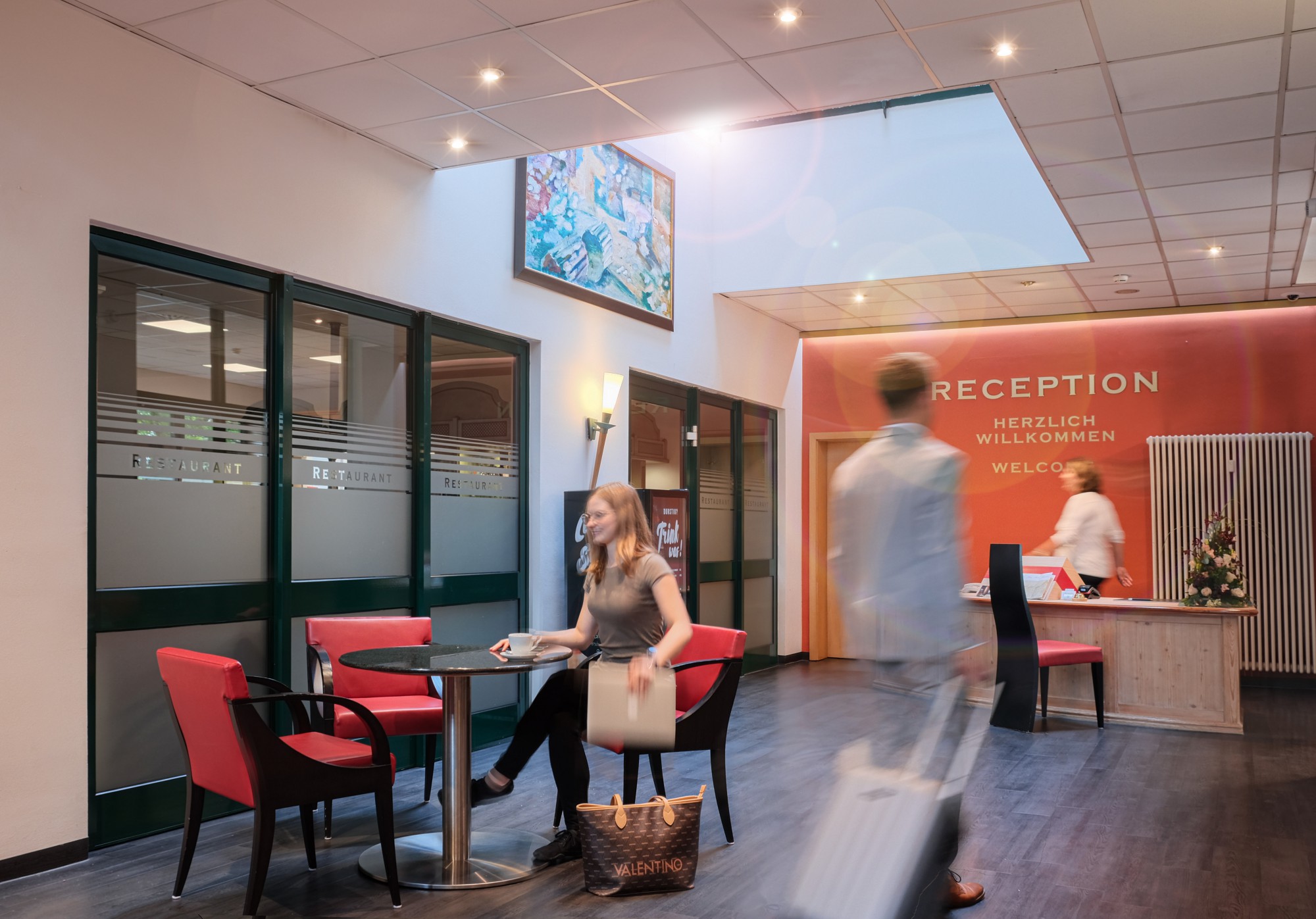 Rezeption und Lobby des Suite Hotel Leipzig