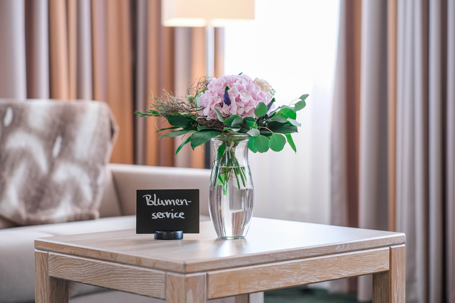 Flower service and room service at the Suite Hotel Leipzig