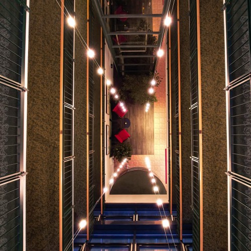 Atrium bei Nacht von oben