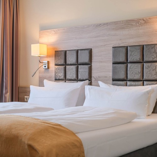 double bed in a studio in the Suite Hotel Leipzig