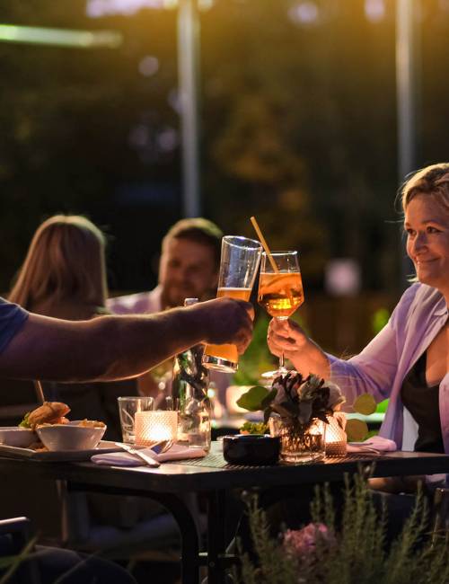 restaurant terrace at Suite Hotel Leipzig in the evening